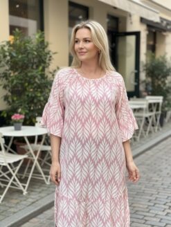 Fiona pink dress, 4 st kvar