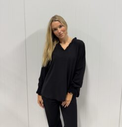 Vera V-neck Black