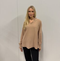 Vera V-neck Camel
