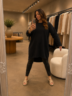 Livia longshirt - Black round neck